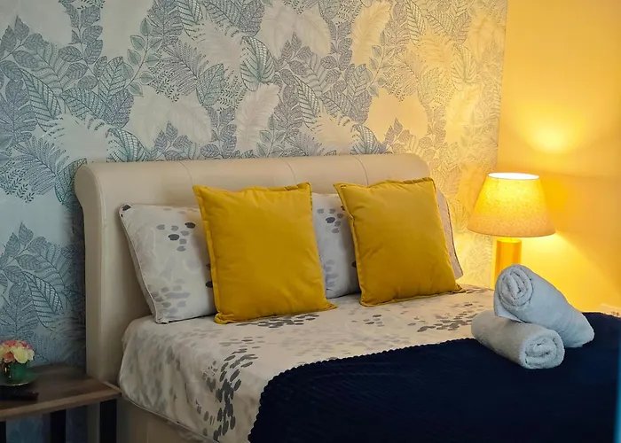 Проживание в семье Ashwood *