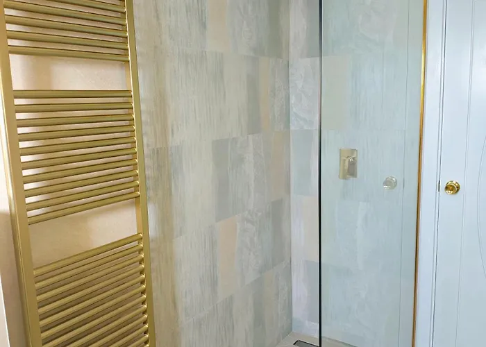 Проживание в семье Ashwood