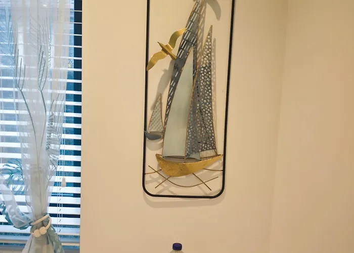 Проживание в семье Ashwood *